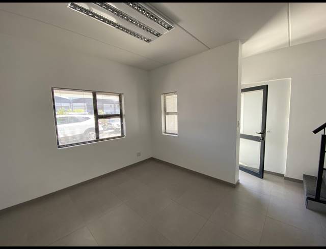 220M² OFFICE TO LET IN CAPE FARMS